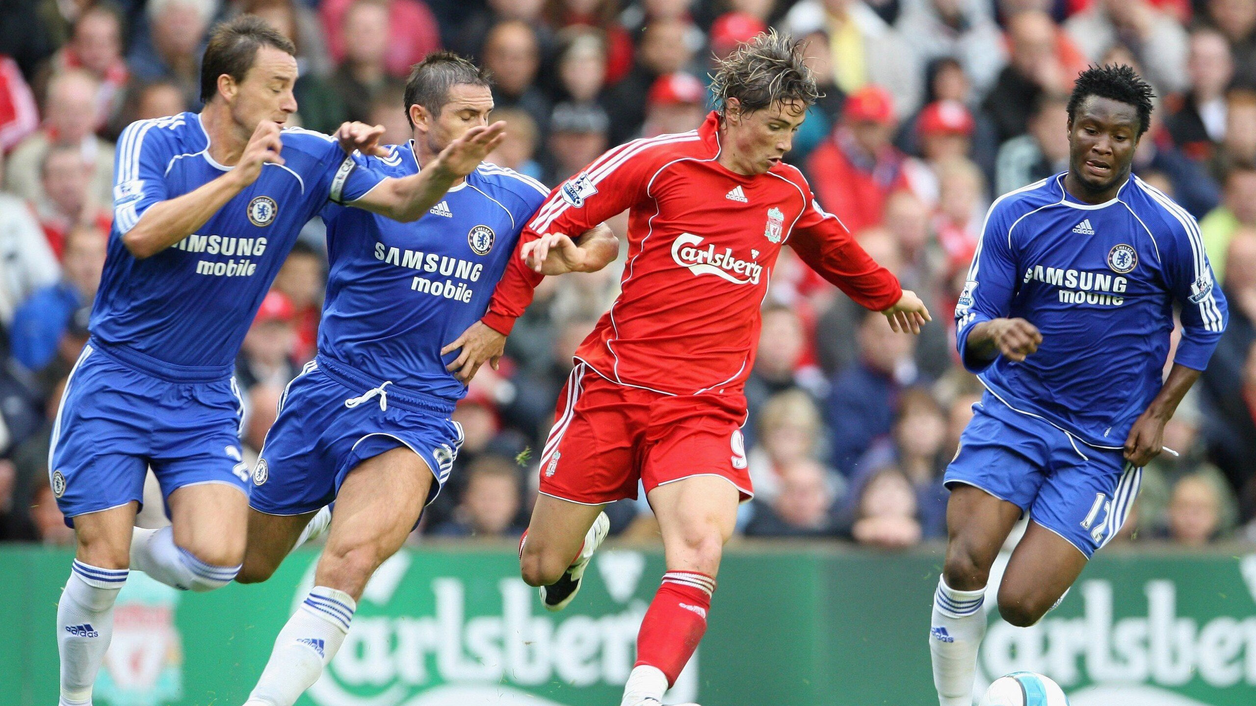 曼城内部强调年轻化与经验结合的人员配置，曼城总监